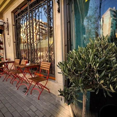 Dream فندق تيرانا