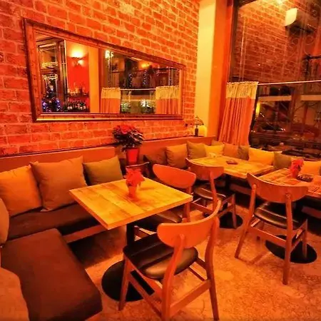 Dream فندق تيرانا